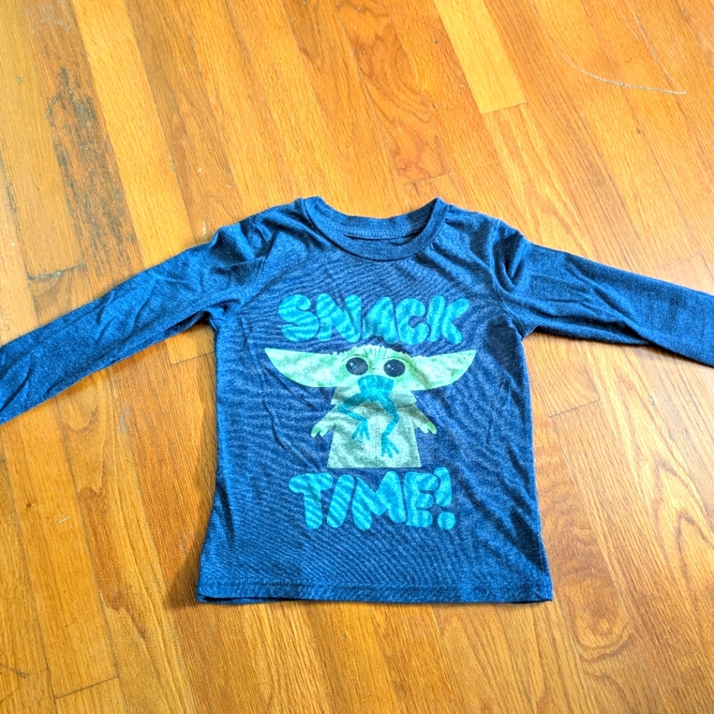 Long sleeve shirt 💙 baby Yoda 💚 star wars ⭐✨ 5T